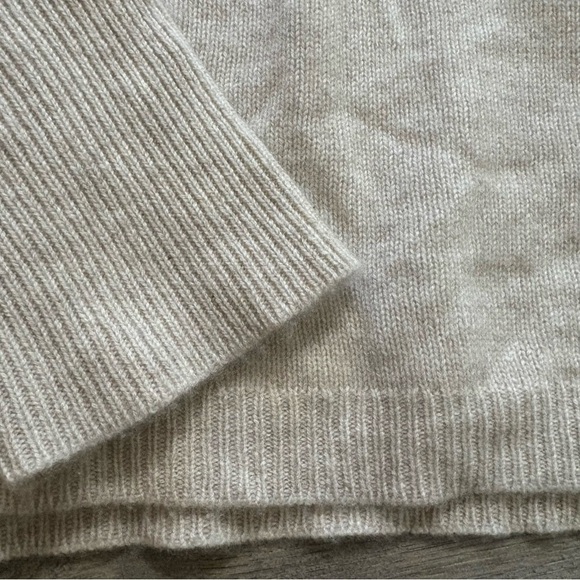 Saks Fifth Avenue 100% Cashmere Sweater Cold Shoulder Cream Beige Pullover Sz L - Picture 9 of 13